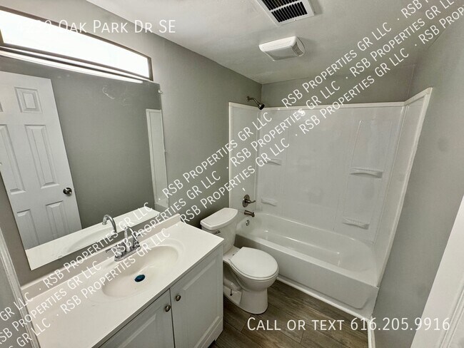 Building Photo - Renovated 2 bed, 1 bath, apartment