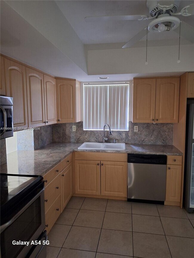 Foto del edificio - 710 NW 77th Way