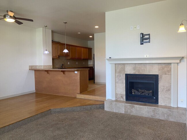 Foto del edificio - Spacious 3 Bedroom, 2.5 Bath Duplex