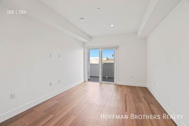 Building Photo - 518 N Gramercy Pl Los Angeles, CA 90004