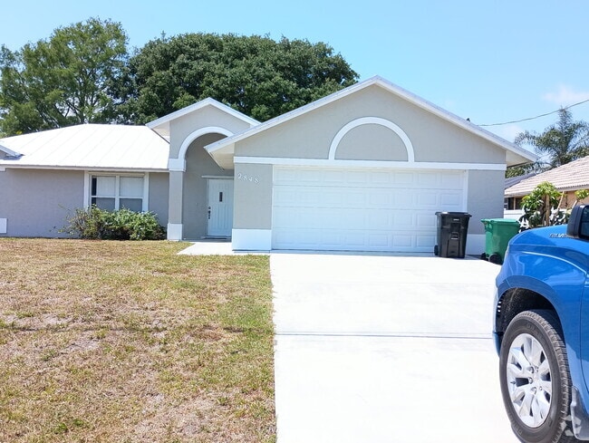 Building Photo - 2848 SE Eagle Dr