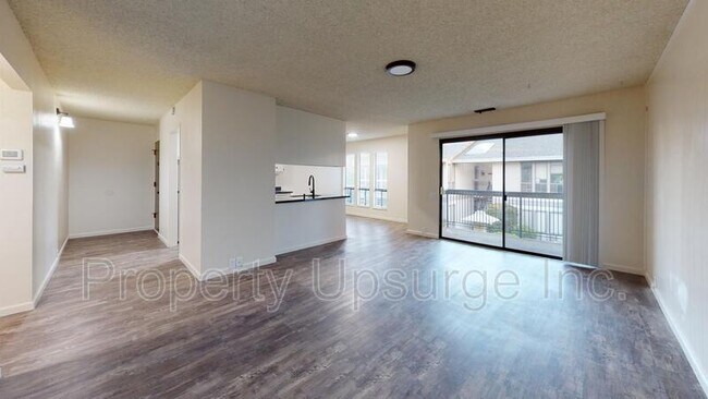 Foto del edificio - 905 Lakeside Dr