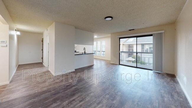 Building Photo - 915 Lakeside Dr