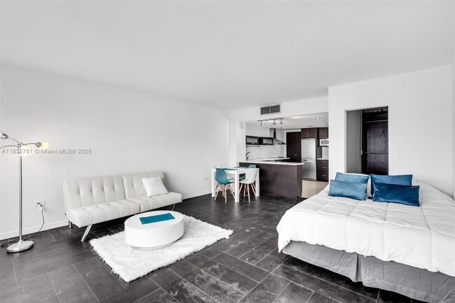 Building Photo - 801 Brickell Bay Dr