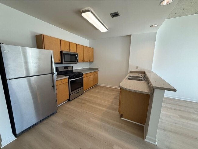 Foto del edificio - 115 W Peachtree Pl NW