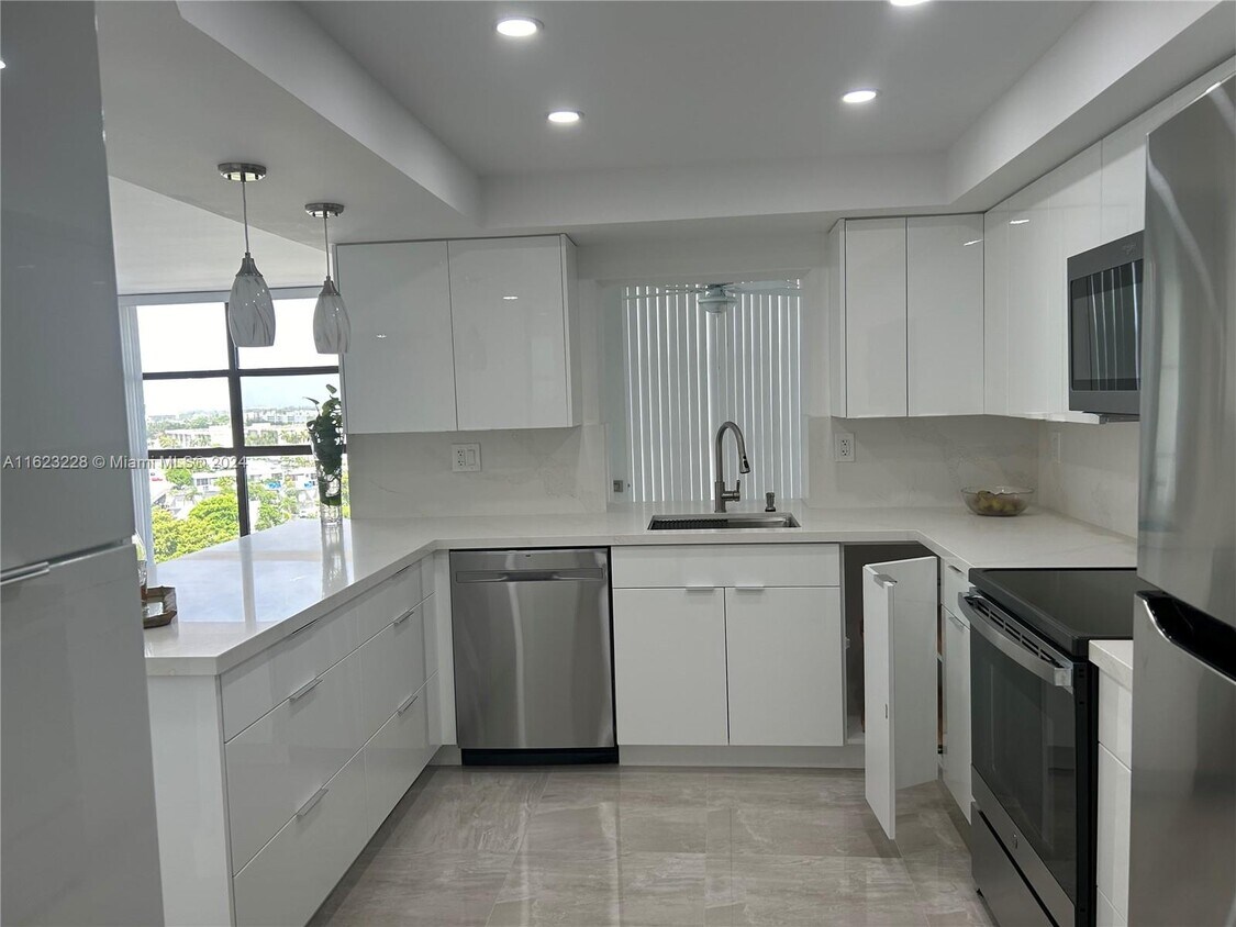 Primary Photo - 600 Parkview Dr