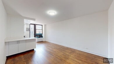 Building Photo - 165 E 35th St