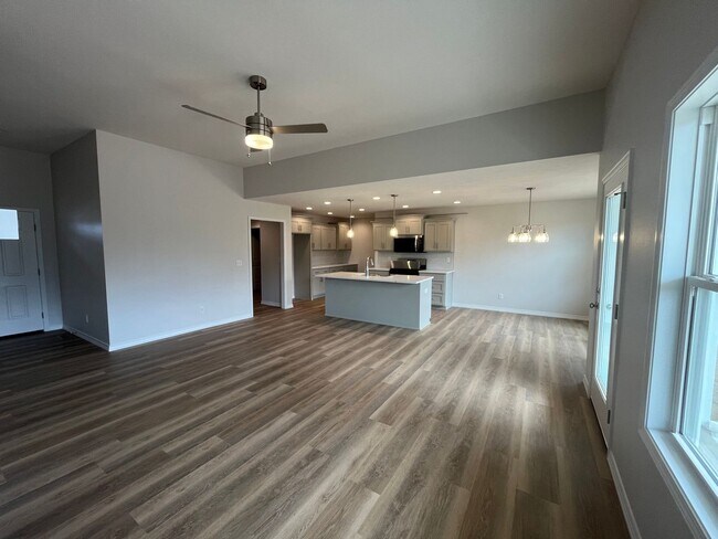Foto del edificio - Beautiful, brand-new, 3-bedroom, 2-bath home in Nixa with a 3-car garage.