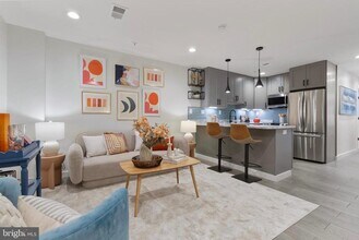 Building Photo - 210 Varnum St NW