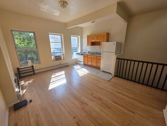 Foto del edificio - 317 E 169th St