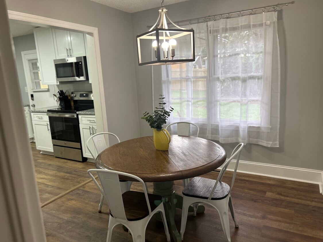 Foto principal - 444 McBain Dr