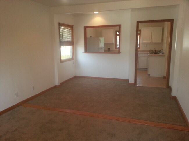 Living Room - 2317 W Victory Blvd