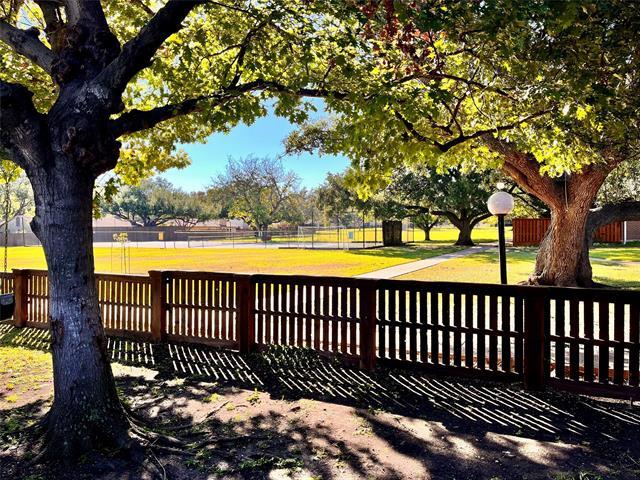 Building Photo - 15621 Terrace Lawn Cir