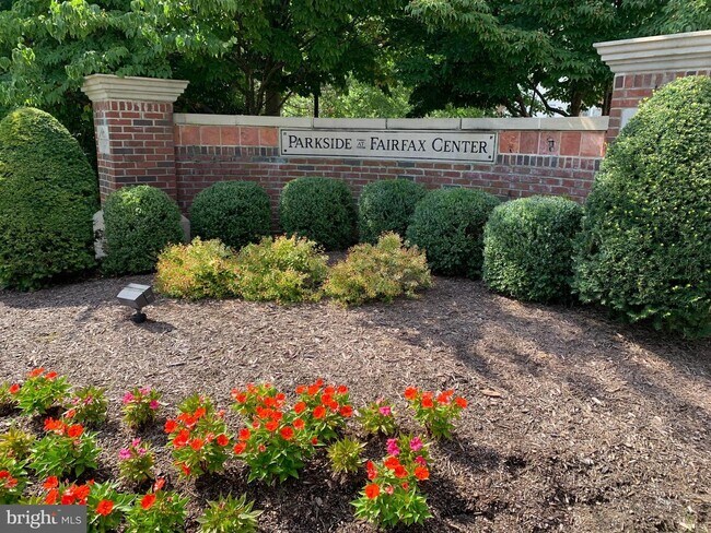 Foto del edificio - 11607 Fairfax Commons Dr