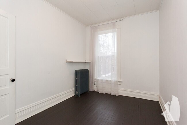 Building Photo - 1828 N Whipple St