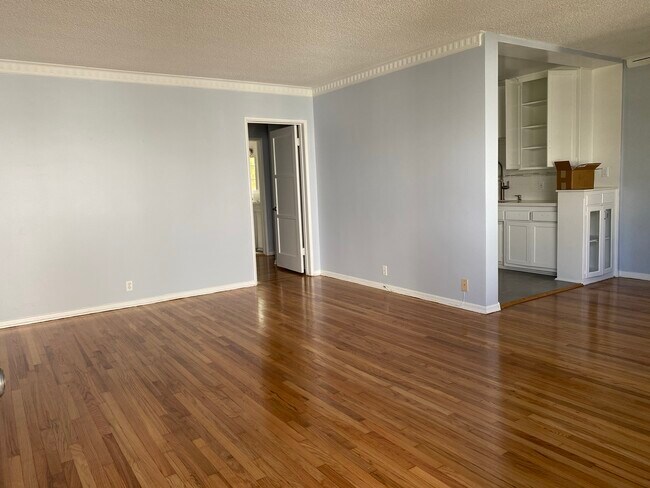 Foto del edificio - 3211 S Barrington Ave