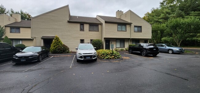 Building Photo - 2 Horizon Dr