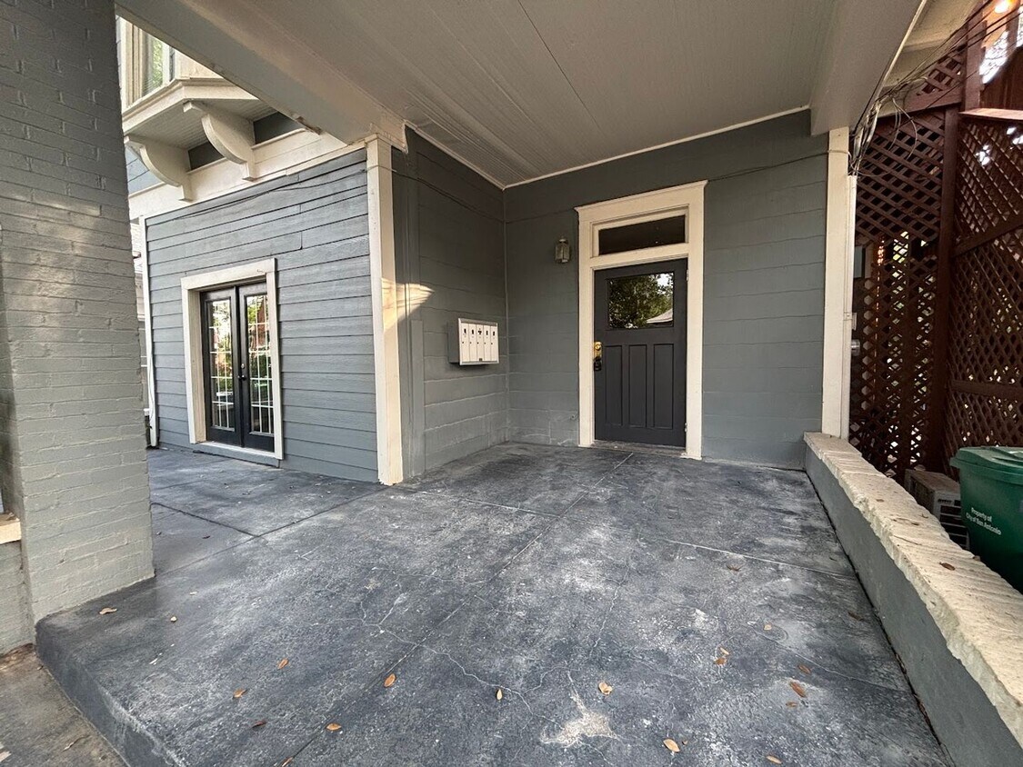 Foto principal - 1Bd/1Bth Historic Apartment off Broadway –...