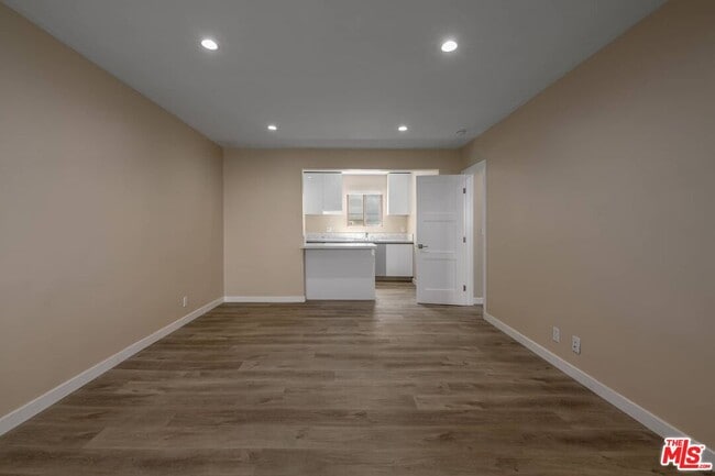 Building Photo - 1553 S Saltair Ave