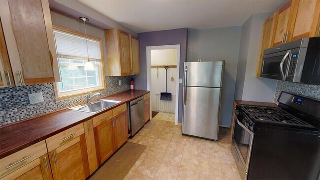 Foto del edificio - 3110 Dexter Rd