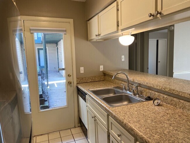 Foto del edificio - 2BD/2BA Condo located on the Germantown/Memphis Line!