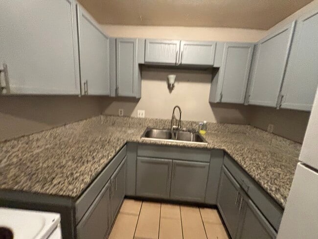 Building Photo - 2428 Statz St