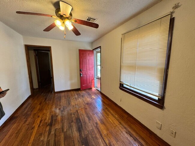 Building Photo - 4131 Laverne St