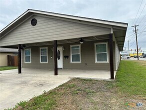 Building Photo - 1084 E Weinert St