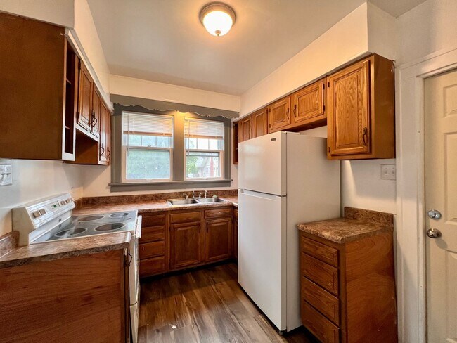 Foto del edificio - 4158 Mayfield Dr