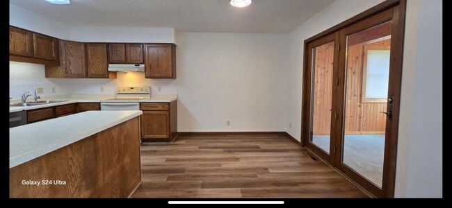 Foto del edificio - 405 Hillcrest St E