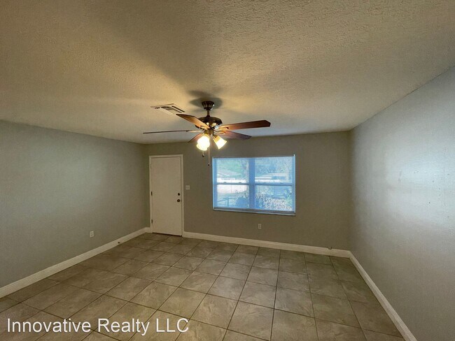 Building Photo - 3 br, 2 bath House - 116 N. College St. Un...