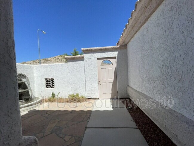 Building Photo - 2994 Cll Del Oro