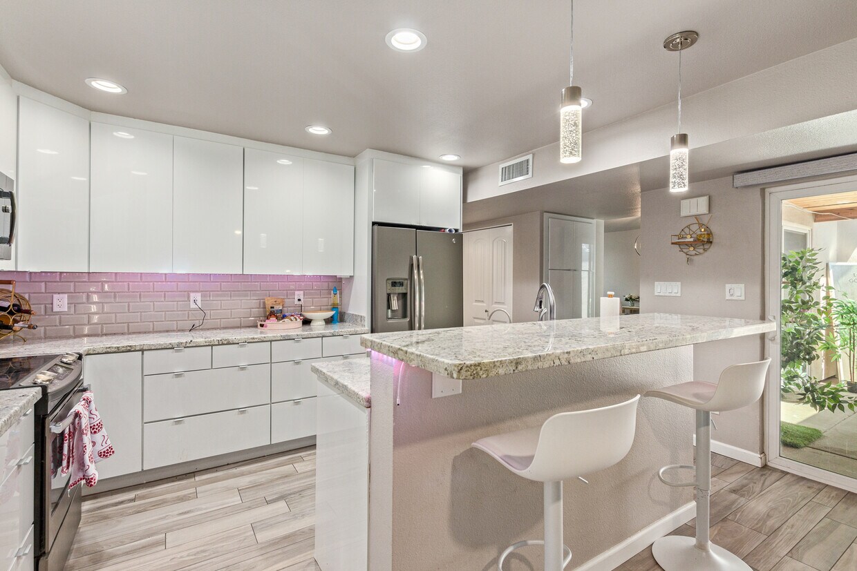 Foto principal - 5913 E Thomas Rd