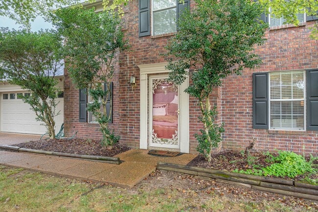 Building Photo - 1447 Howling Dr