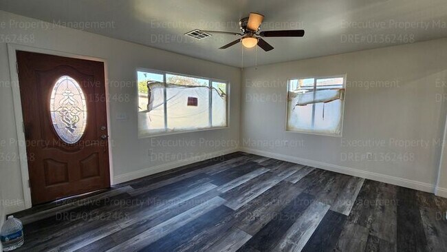 Foto del edificio - Remodeled 2 bedroom/ 1 bathroom