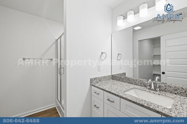 Foto del edificio - 300 Honeybee Ave