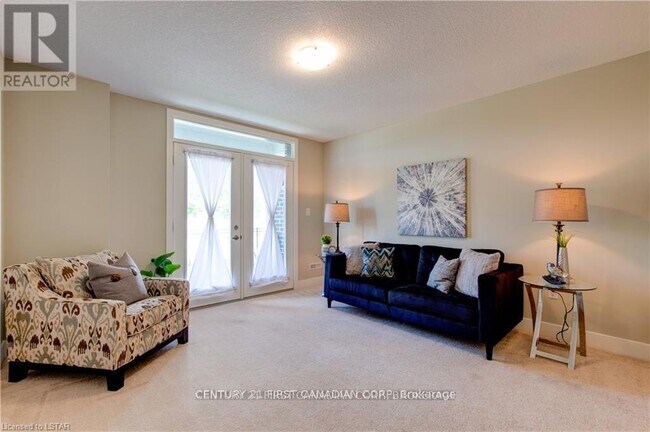 Photo du bâtiment - 177-177 Edgevalley Rd