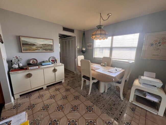 Foto del edificio - 706 Brittany Park
