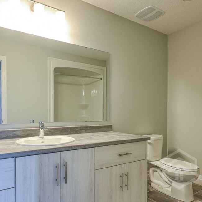 Photo du bâtiment - 2-Bedroom House available in Norwich!!