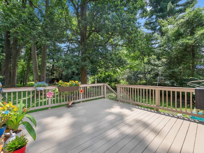 Building Photo - "Stunning 4-Bed Oasis with Granite Eleganc...