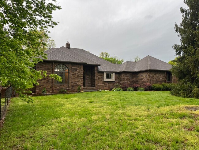 Foto del edificio - Look how stunning this home is!!! Get it b...