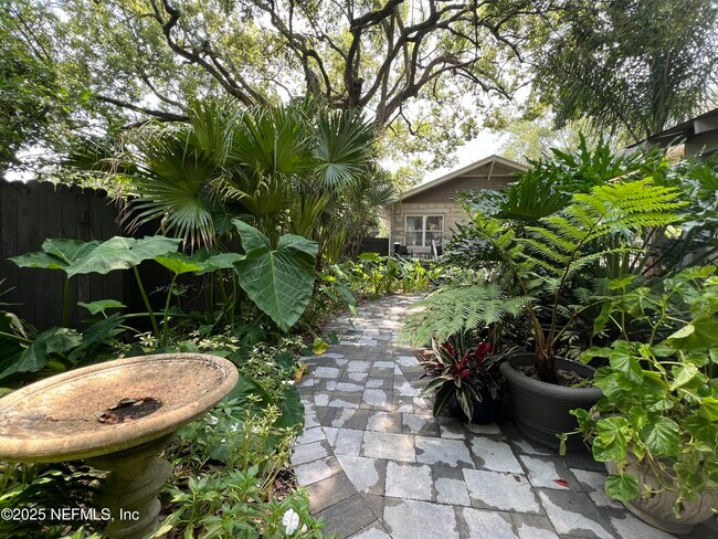 Foto del edificio - 2745 Downing St