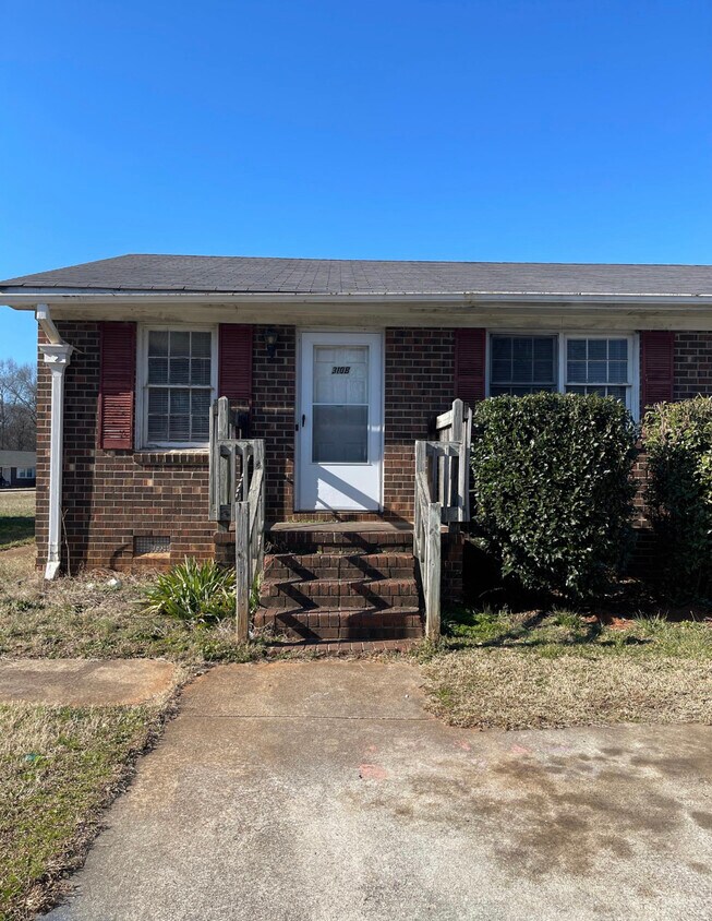 Primary Photo - 310 Eunice Dr