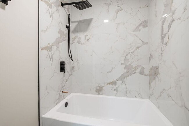 Foto del edificio - 35 Oakmount Ave