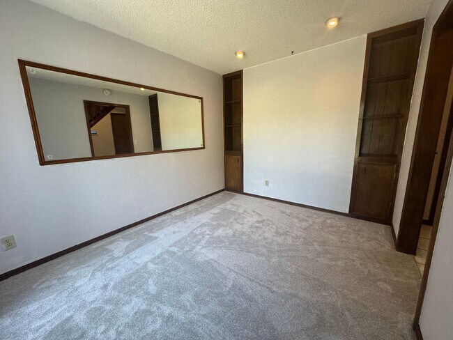 Foto del edificio - Beautiful 4 bedroom 2.5 bathroom home loca...