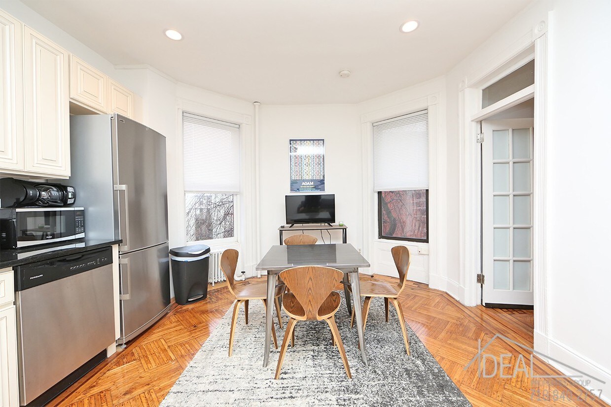 Primary Photo - 160 Berkeley Pl