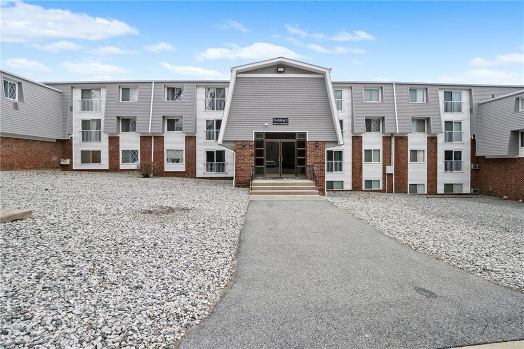 300 Smithfield Rd Unit P538, North Providence, RI 02904 Room for