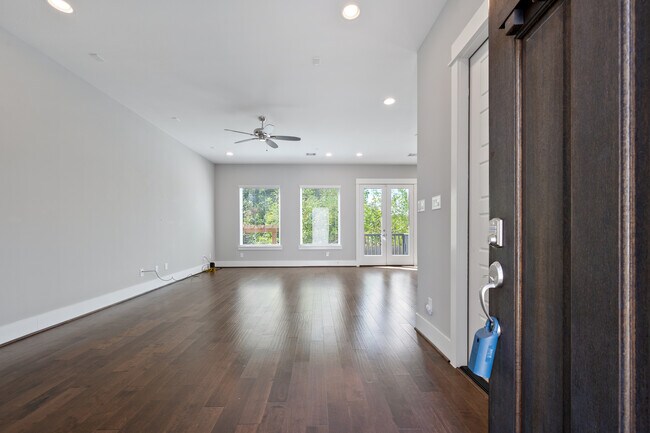 Foto del edificio - 6015 Yale Garden Ln