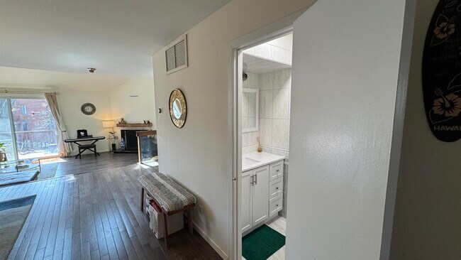 Foto del edificio - 530 Teal Plaza