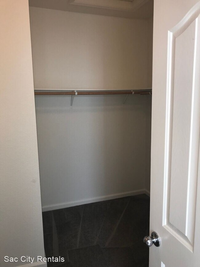 Foto del edificio - 4 br, 2 bath House - 8937 Elk Grove Blvd